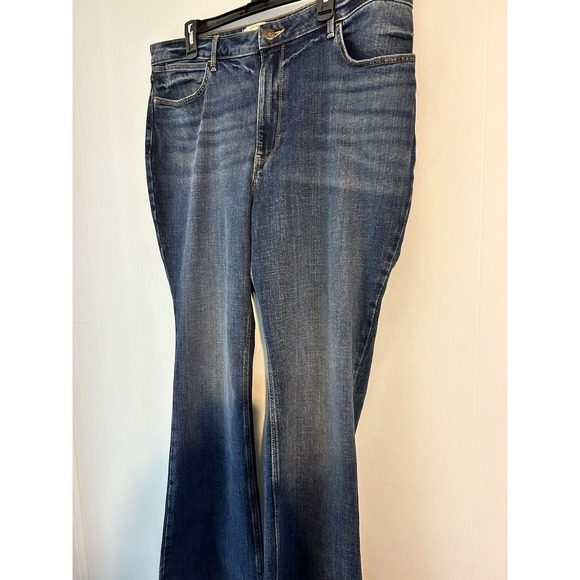Wrangler Women's High Rise Fierce‎ Flare JeansSize 18 x 34 Medium Wash NWT - Picture 2 of 8